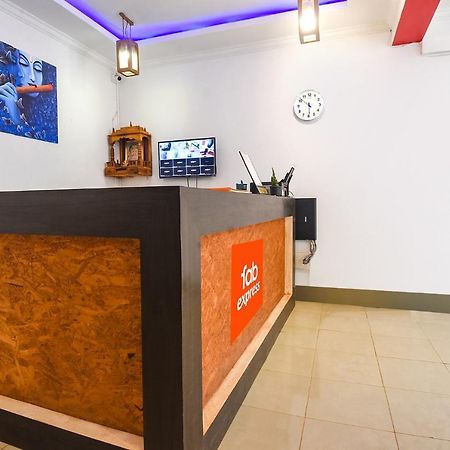 Fabexpress The Voyage Hotel Morjim Exterior foto