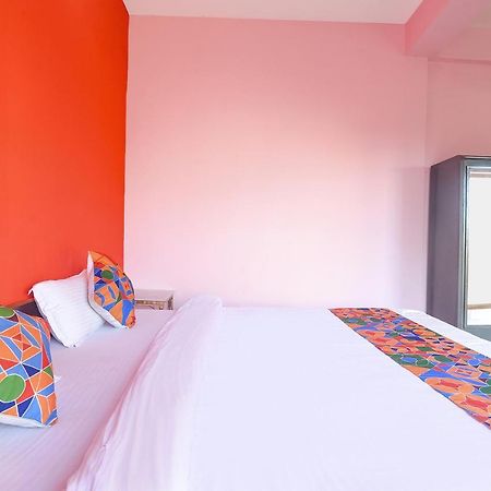 Fabexpress The Voyage Hotel Morjim Exterior foto